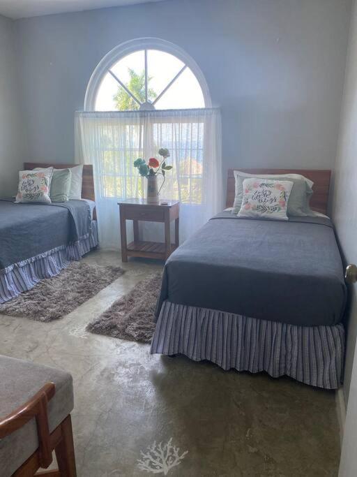 Coastal Beauty - Beautiful Penthouse Condo In Ocho Rios Exterior photo