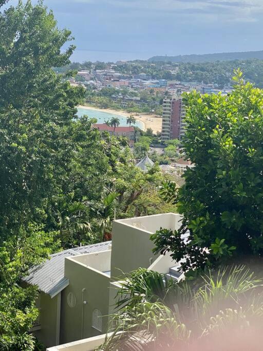 Coastal Beauty - Beautiful Penthouse Condo In Ocho Rios Exterior photo