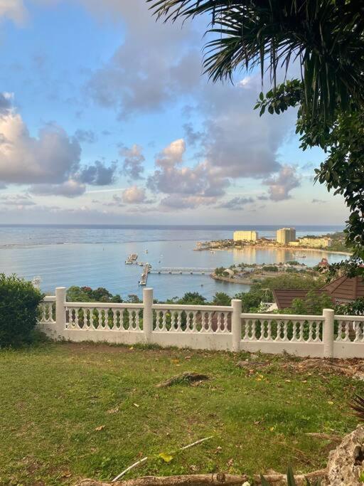 Coastal Beauty - Beautiful Penthouse Condo In Ocho Rios Exterior photo