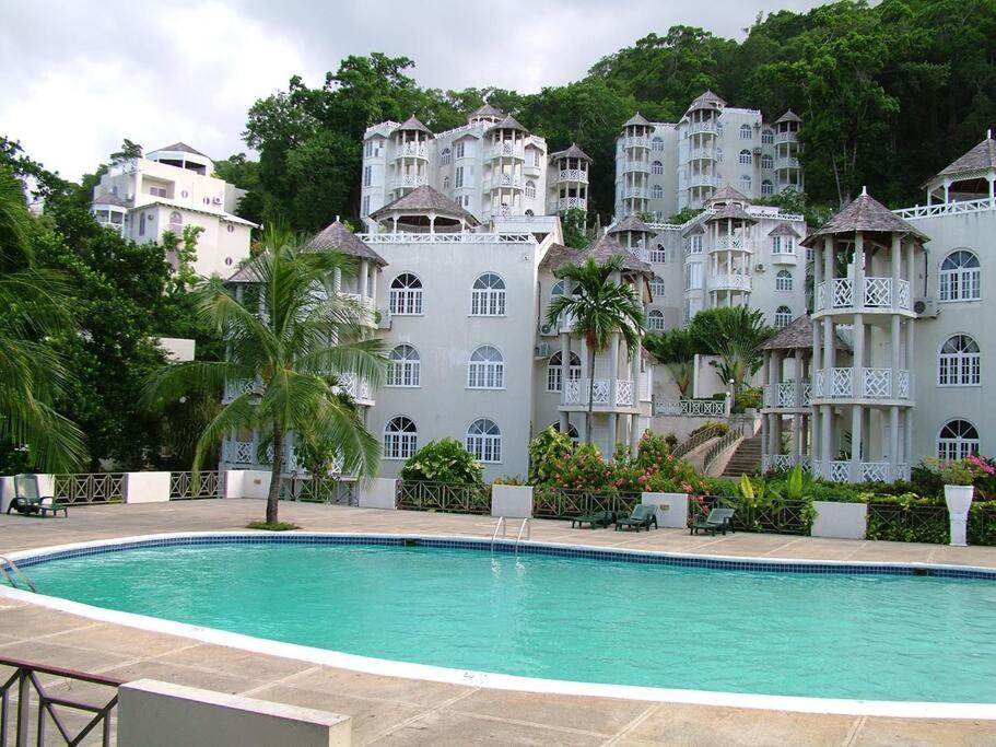 Coastal Beauty - Beautiful Penthouse Condo In Ocho Rios Exterior photo