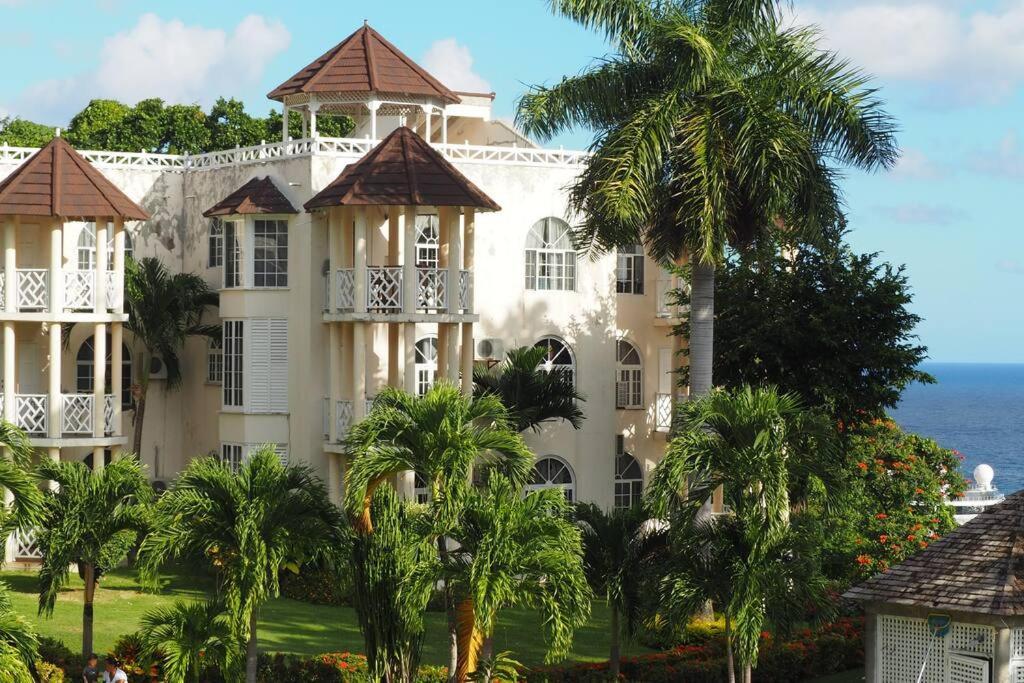 Coastal Beauty - Beautiful Penthouse Condo In Ocho Rios Exterior photo