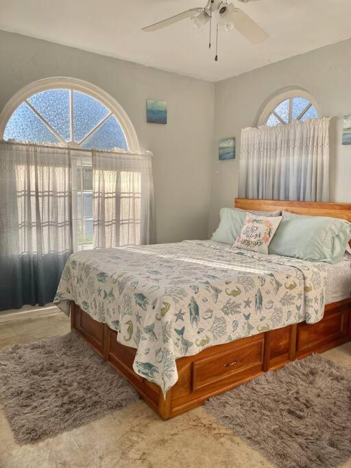 Coastal Beauty - Beautiful Penthouse Condo In Ocho Rios Exterior photo
