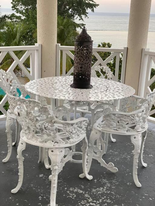 Coastal Beauty - Beautiful Penthouse Condo In Ocho Rios Exterior photo