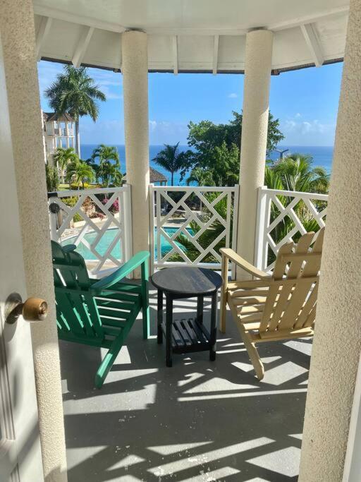 Coastal Beauty - Beautiful Penthouse Condo In Ocho Rios Exterior photo